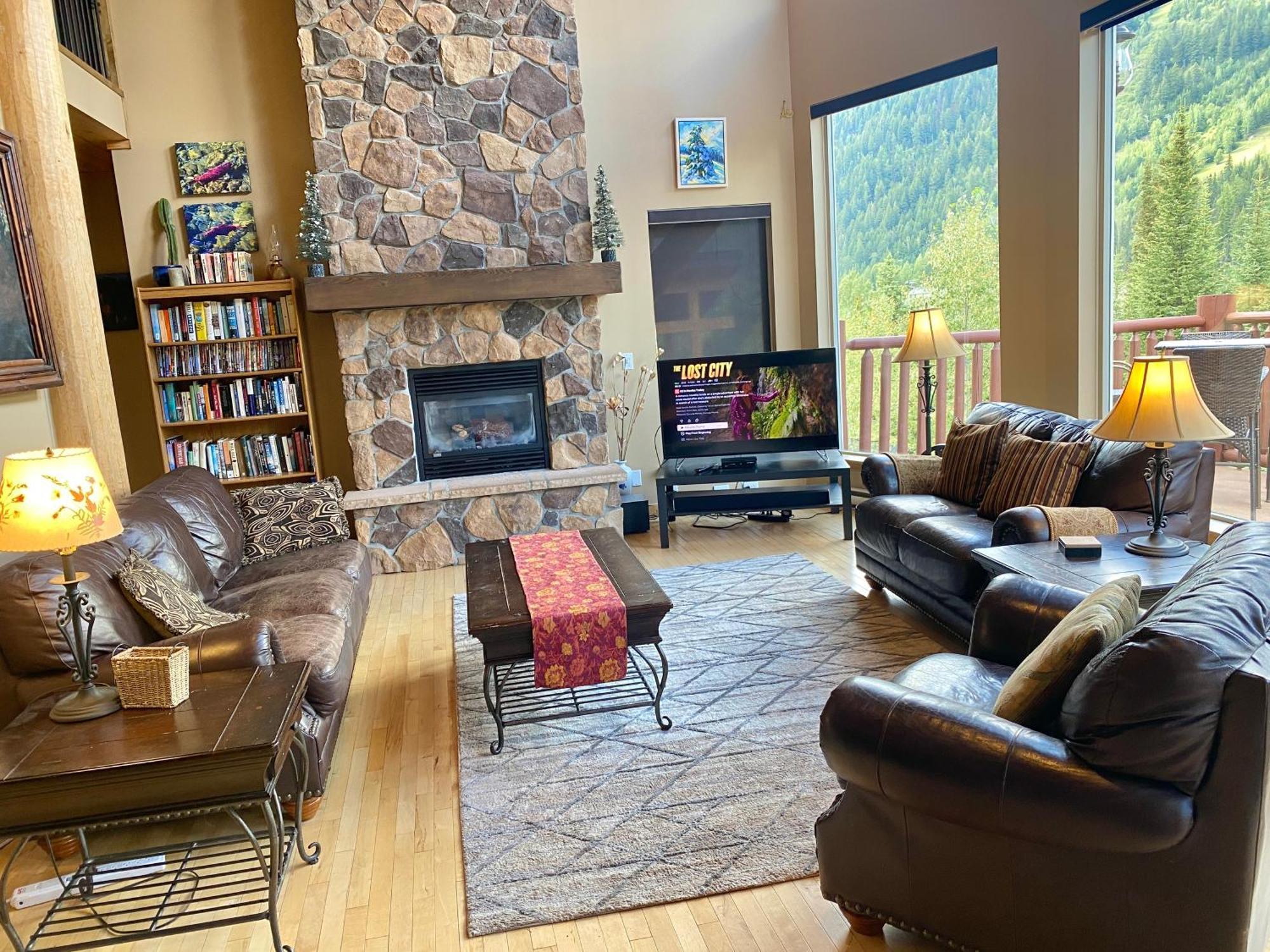 Morrisey Chalet At Sun Peaks Exterior photo
