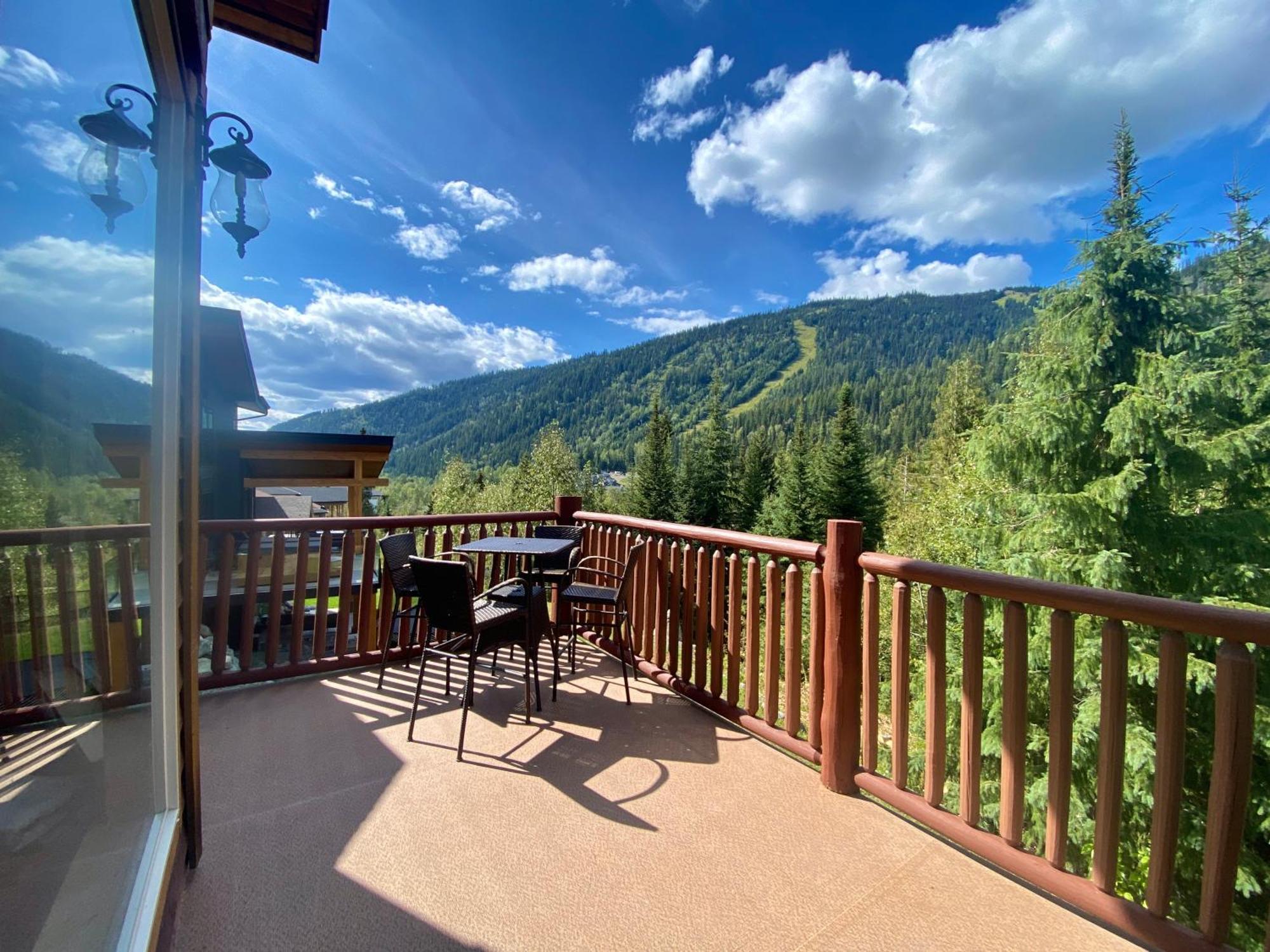 Morrisey Chalet At Sun Peaks Exterior photo
